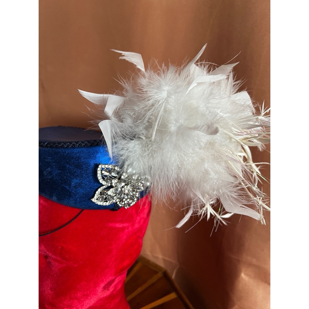Elegant Blue Vintage Fascinator Hat with White Feather Accent Burlesque - Picture 2 of 16